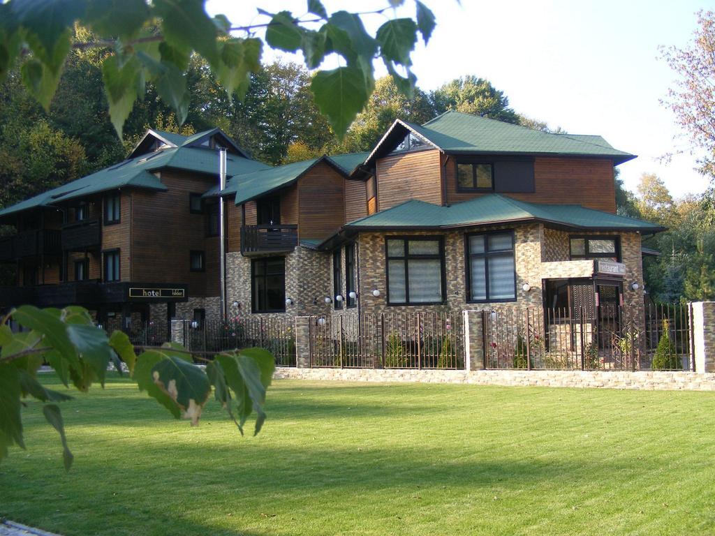 Hotel Hillden Lodge&Restaurant Drumu Carului Eksteriør bilde