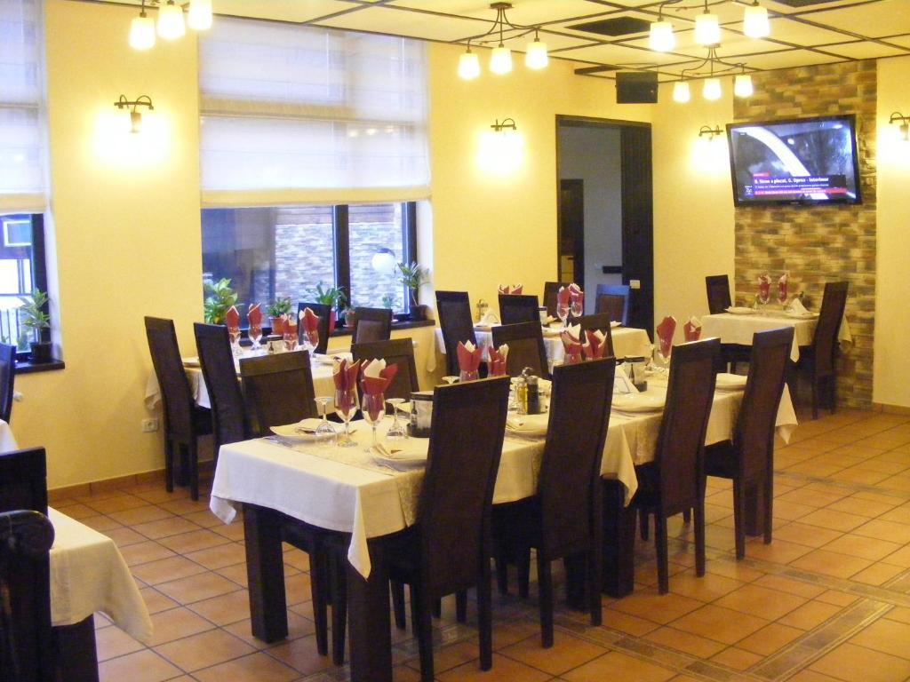 Hotel Hillden Lodge&Restaurant Drumu Carului Eksteriør bilde